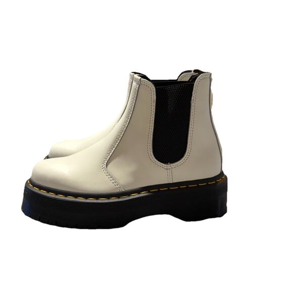 Dr. Martens Shoes - DR MARTENS Air Wave PLATFORM BOOTS, UNISEX Size 6M/7W White/Black